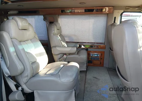 2004 Ford E-150 z USA, uszkodzony, nr VIN LOT-1-44516986